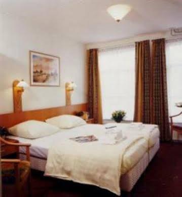 Amsterdam Hostel Uptown Εξωτερικό φωτογραφία