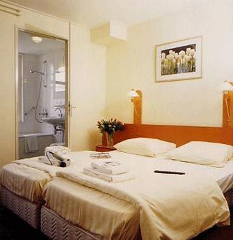 Amsterdam Hostel Uptown Εξωτερικό φωτογραφία
